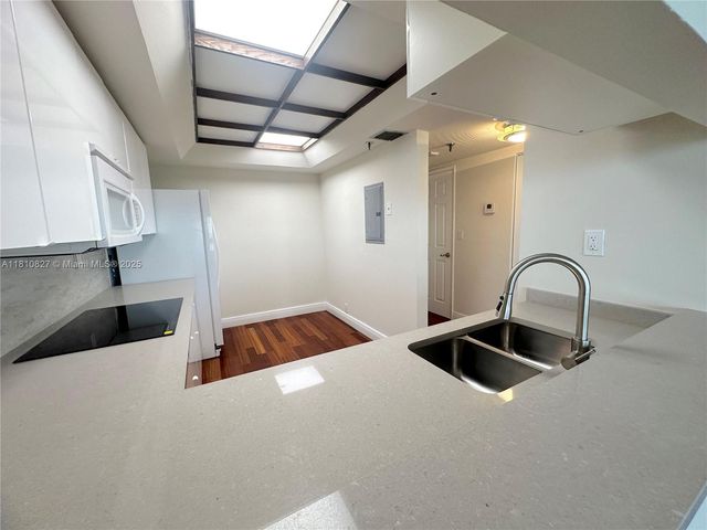 520 Brickell Key Dr A811, Miami, FL 33131