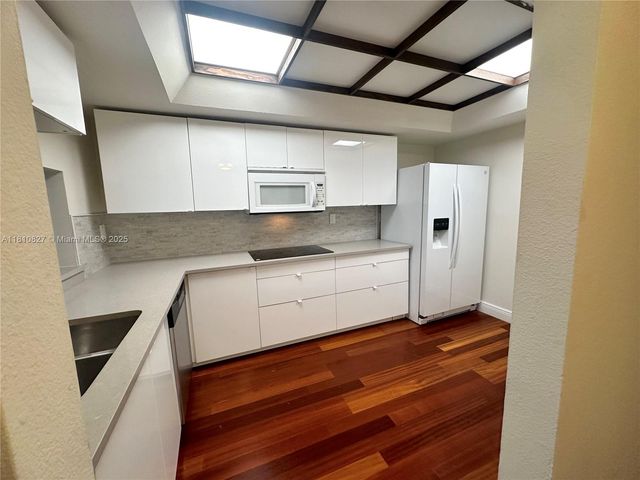 520 Brickell Key Dr A811, Miami, FL 33131