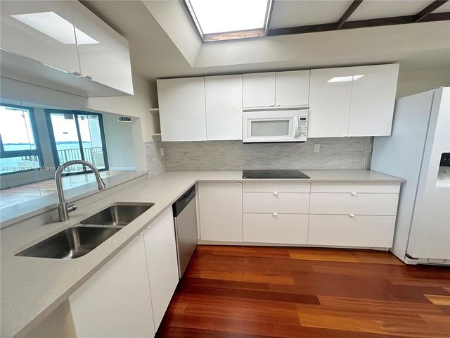 520 Brickell Key Dr A811, Miami, FL 33131