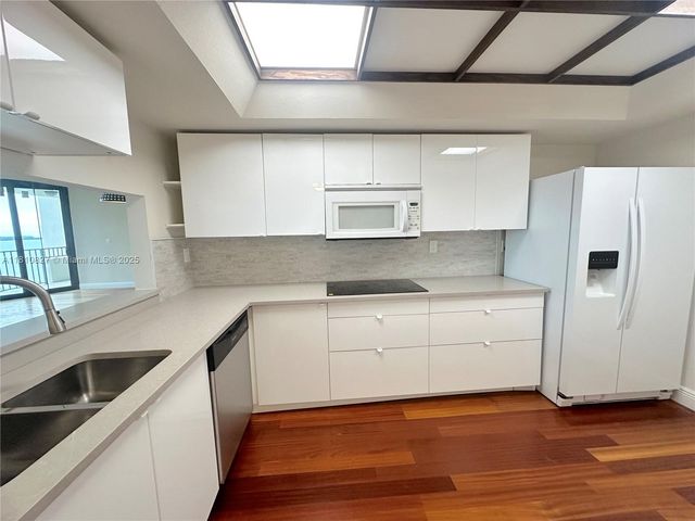 520 Brickell Key Dr A811, Miami, FL 33131