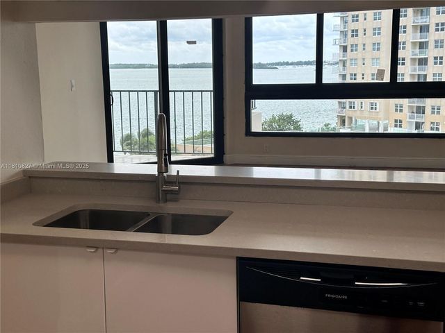 520 Brickell Key Dr A811, Miami, FL 33131