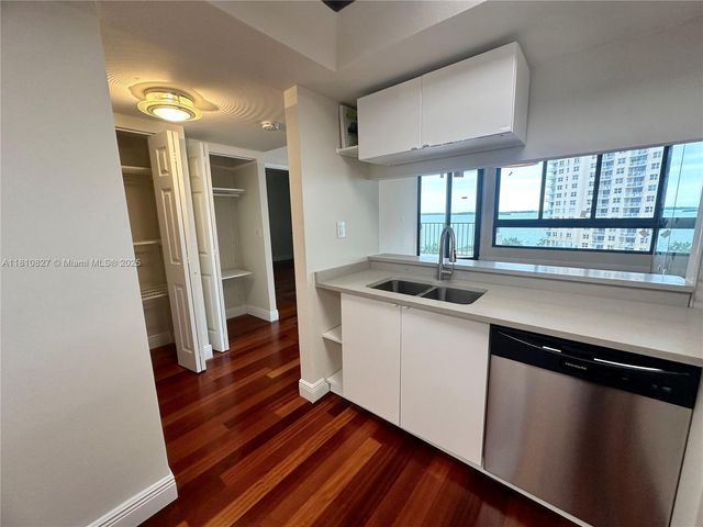 520 Brickell Key Dr A811, Miami, FL 33131