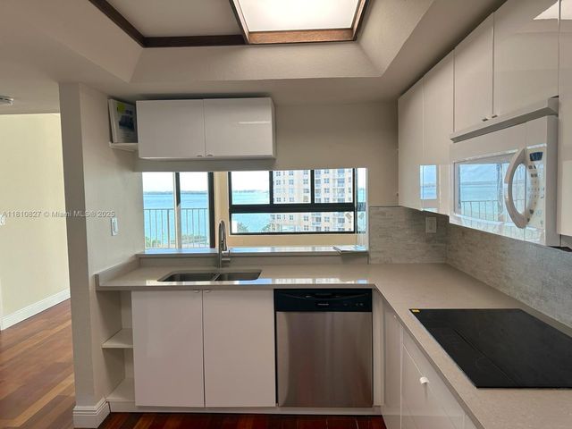 520 Brickell Key Dr A811, Miami, FL 33131