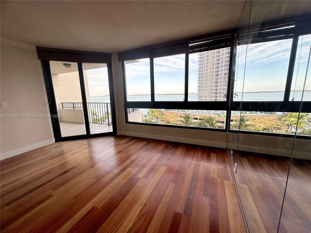 520 Brickell Key Dr A811, Miami, FL 33131