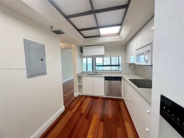 520 Brickell Key Dr A811, Miami, FL 33131