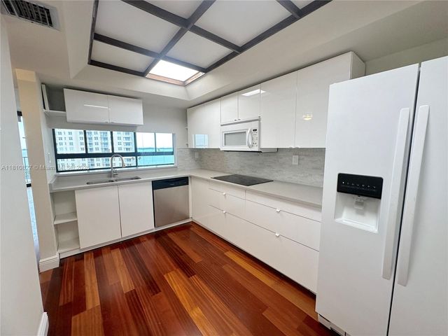 520 Brickell Key Dr A811, Miami, FL 33131