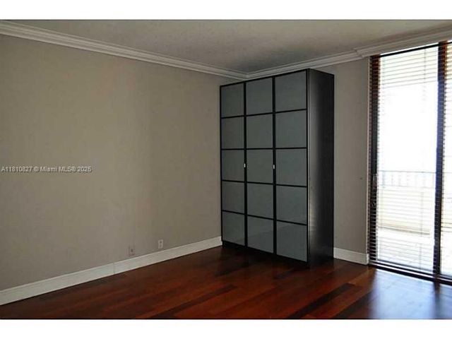 520 Brickell Key Dr A811, Miami, FL 33131