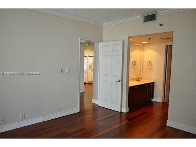 520 Brickell Key Dr A811, Miami, FL 33131