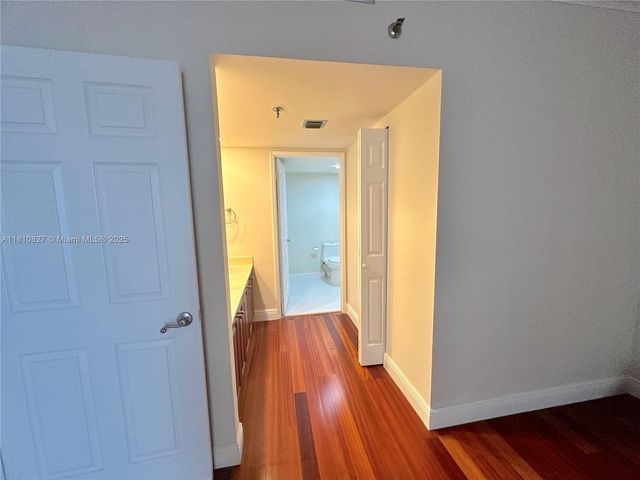 520 Brickell Key Dr A811, Miami, FL 33131