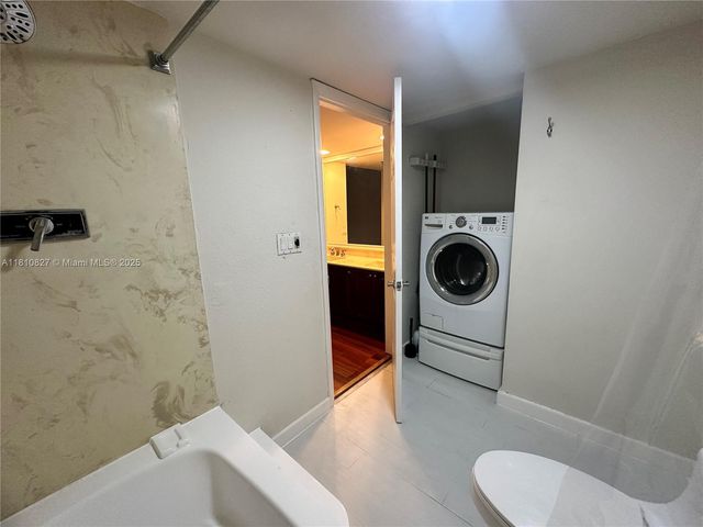 520 Brickell Key Dr A811, Miami, FL 33131