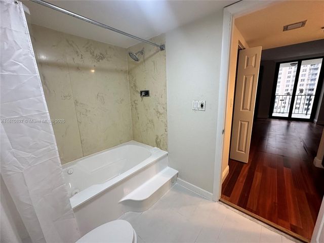 520 Brickell Key Dr A811, Miami, FL 33131