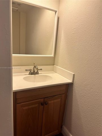 520 Brickell Key Dr A811, Miami, FL 33131