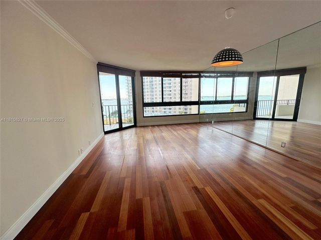 520 Brickell Key Dr A811, Miami, FL 33131