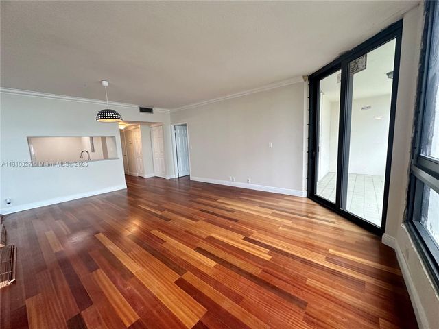 520 Brickell Key Dr A811, Miami, FL 33131