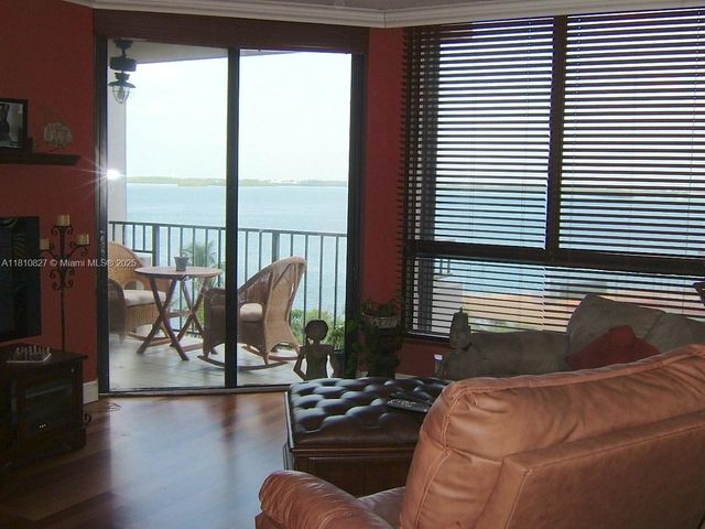 520 Brickell Key Dr A811, Miami, FL 33131