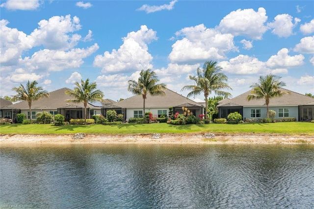 2302 Marquesa CIR, Naples, FL 34112