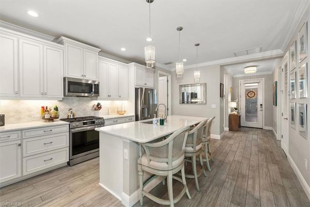 2302 Marquesa CIR, Naples, FL 34112