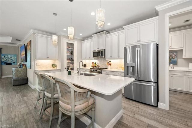 2302 Marquesa CIR, Naples, FL 34112