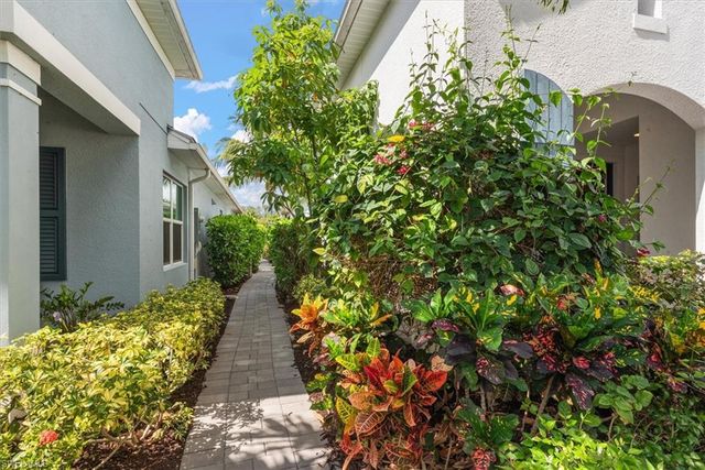 2302 Marquesa CIR, Naples, FL 34112