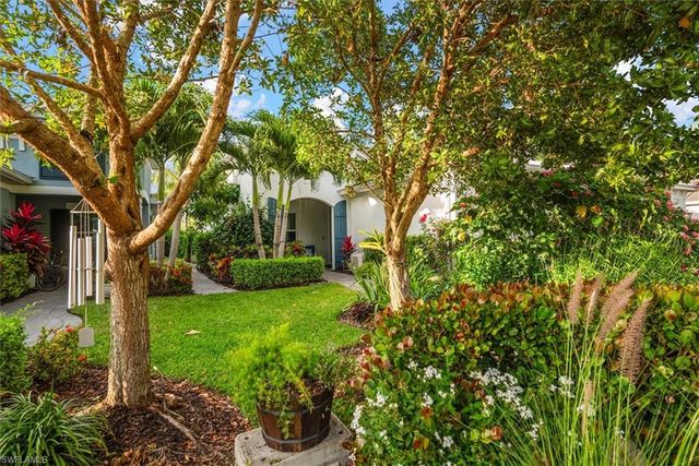 2302 Marquesa CIR, Naples, FL 34112