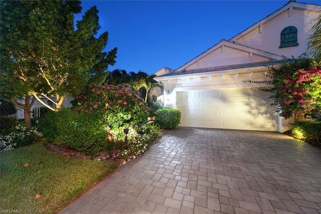 2302 Marquesa CIR, Naples, FL 34112