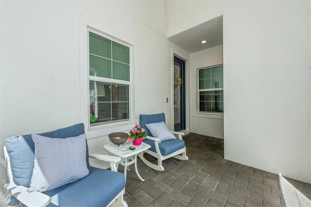 2302 Marquesa CIR, Naples, FL 34112