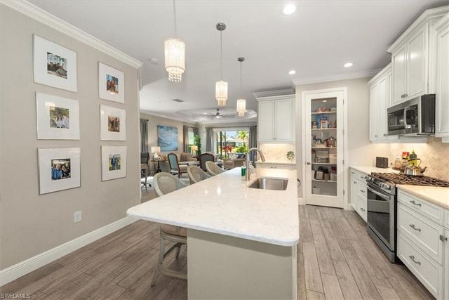 2302 Marquesa CIR, Naples, FL 34112