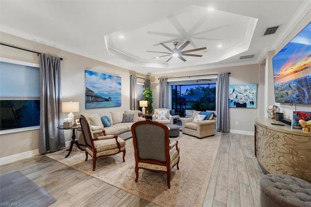 2302 Marquesa CIR, Naples, FL 34112