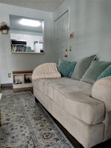 230 Mission Newport Lane 203, Las Vegas, NV 89107