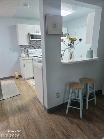 230 Mission Newport Lane 203, Las Vegas, NV 89107