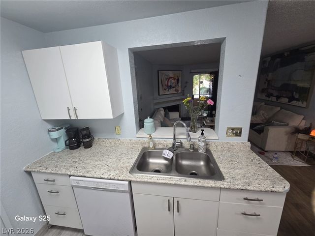 230 Mission Newport Lane 203, Las Vegas, NV 89107