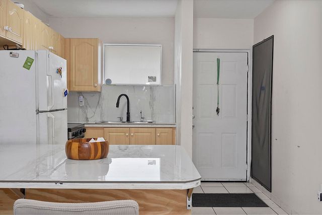 700 SE 9th Court 206, Hialeah, FL 33010