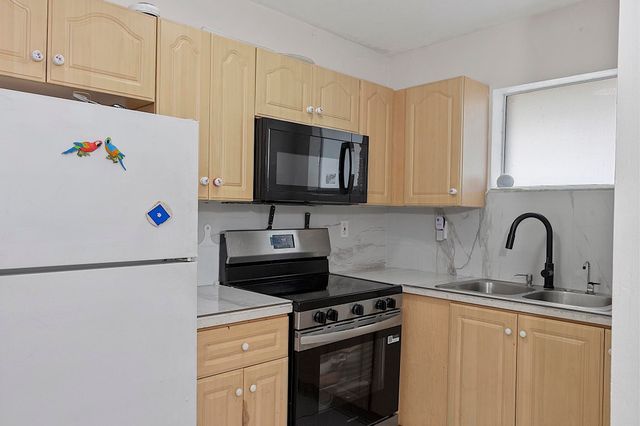 700 SE 9th Court 206, Hialeah, FL 33010