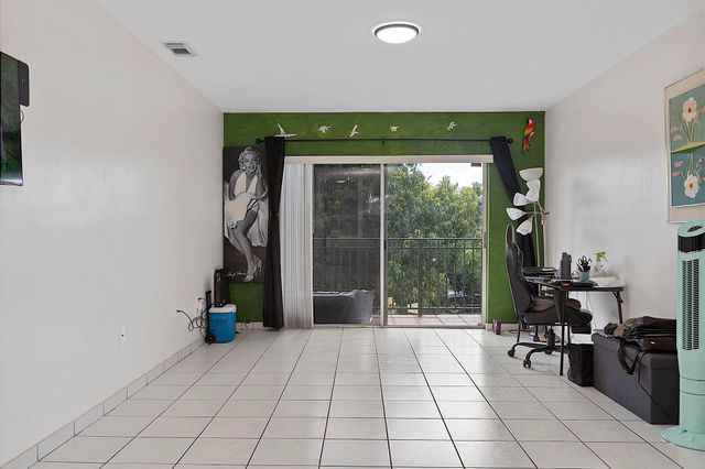 700 SE 9th Court 206, Hialeah, FL 33010