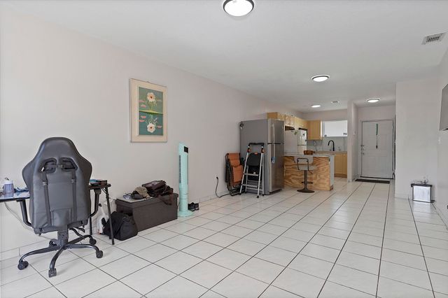 700 SE 9th Court 206, Hialeah, FL 33010
