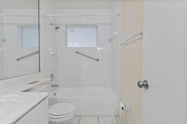 700 SE 9th Court 206, Hialeah, FL 33010