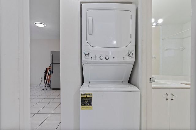 700 SE 9th Court 206, Hialeah, FL 33010