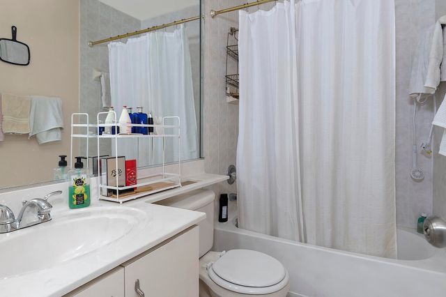 700 SE 9th Court 206, Hialeah, FL 33010