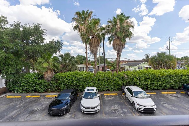 700 SE 9th Court 206, Hialeah, FL 33010