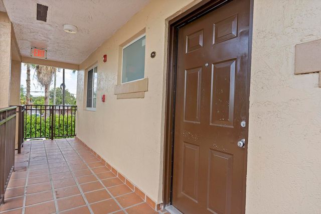 700 SE 9th Court 206, Hialeah, FL 33010
