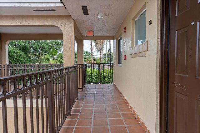 700 SE 9th Court 206, Hialeah, FL 33010