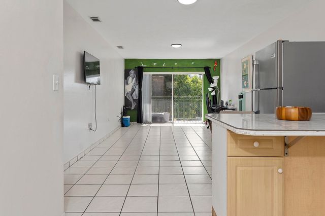 700 SE 9th Court 206, Hialeah, FL 33010