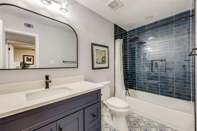 125 Comanche PT, Point Venture, TX 78645