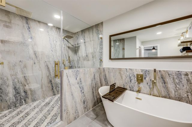 125 Comanche PT, Point Venture, TX 78645