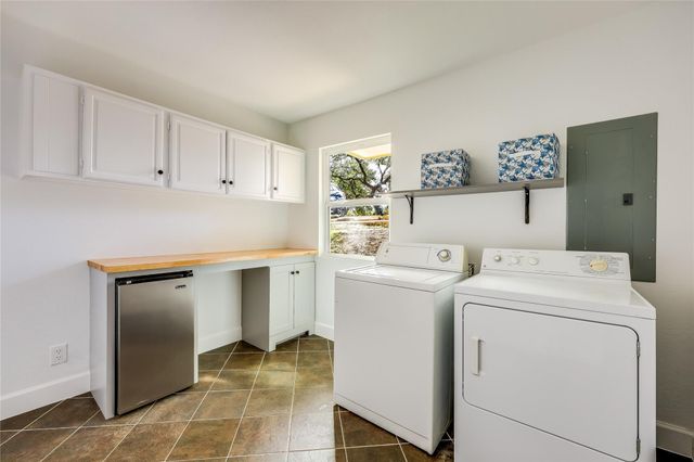 125 Comanche PT, Point Venture, TX 78645