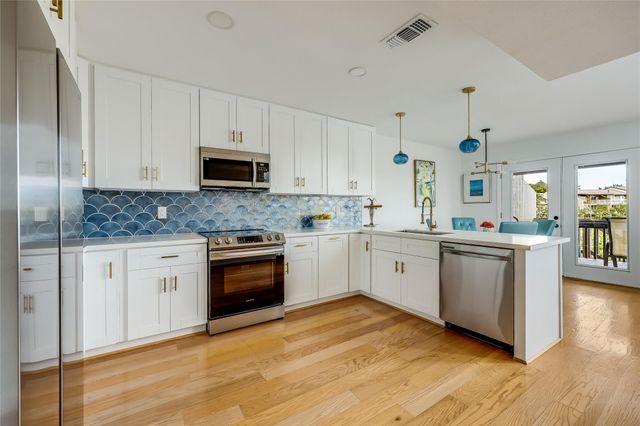 125 Comanche PT, Point Venture, TX 78645