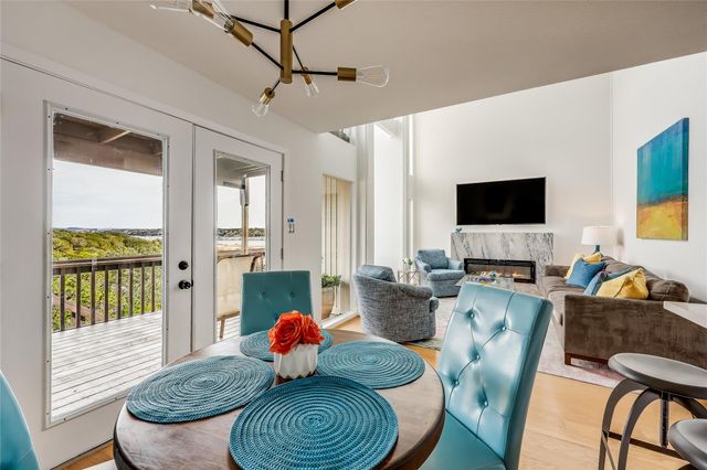 125 Comanche PT, Point Venture, TX 78645