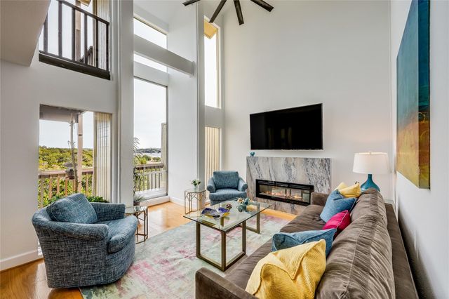 125 Comanche PT, Point Venture, TX 78645