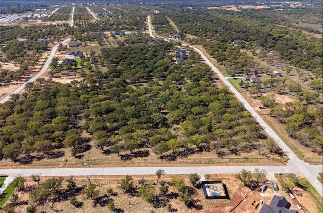 2513 Buckskin Drive, Granbury, TX 76049