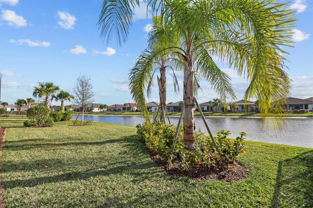 786 SE Courances Drive, Port St. Lucie, FL 34984